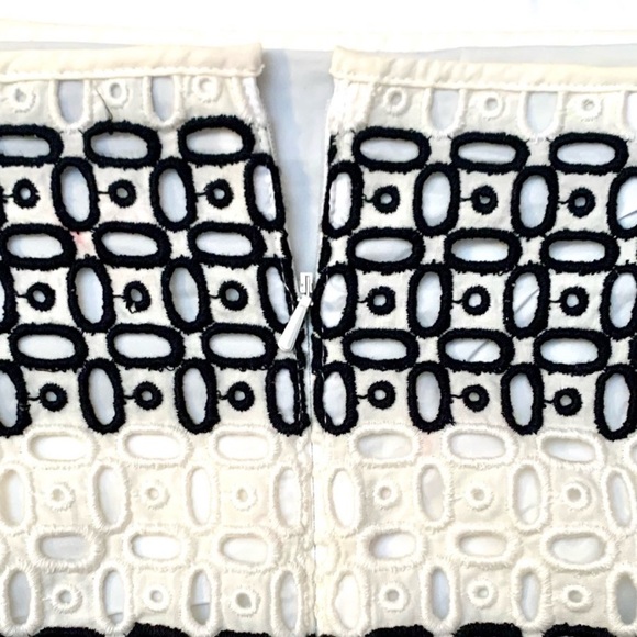 BANANA REPUBLIC STRIPE LACE PENCIL SKIRT BLACK AND OFF WHITE- 8 - Picture 6 of 11